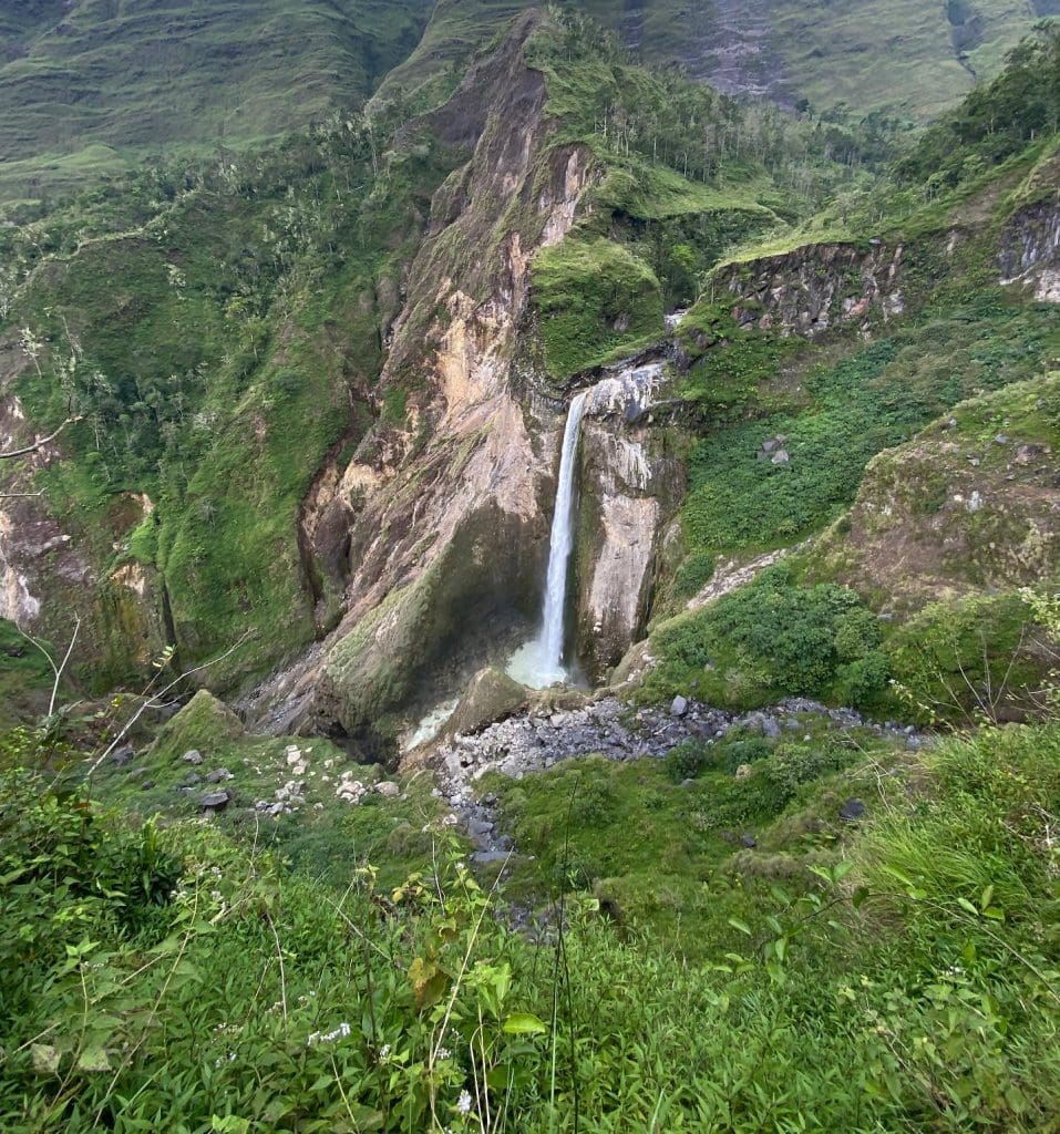 Penimbung waterfall, trek Senaru Torean